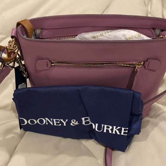 Dooney and Bourke crossbody bag - Picture 2 of 7